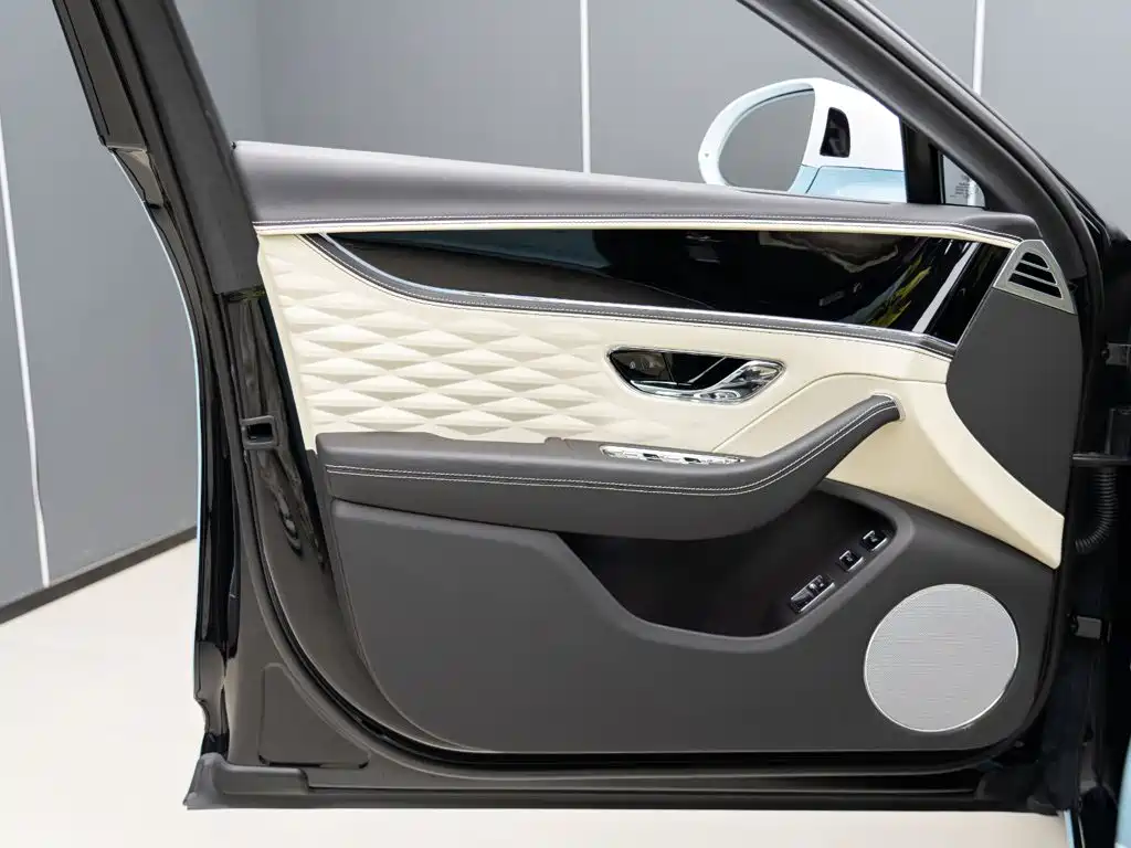 Bentley Flying Spur PHEV — миниатюра 7