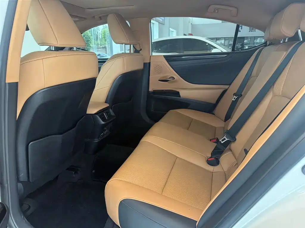 Lexus ES 2022 200
