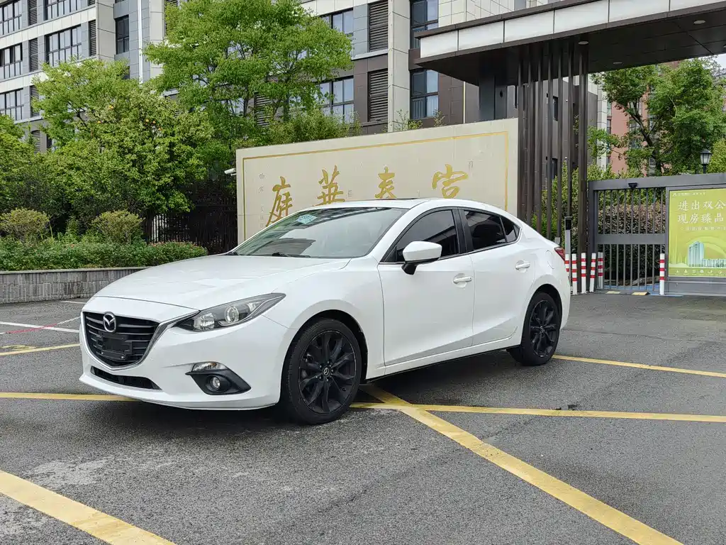 Mazda 3 Axela 2015