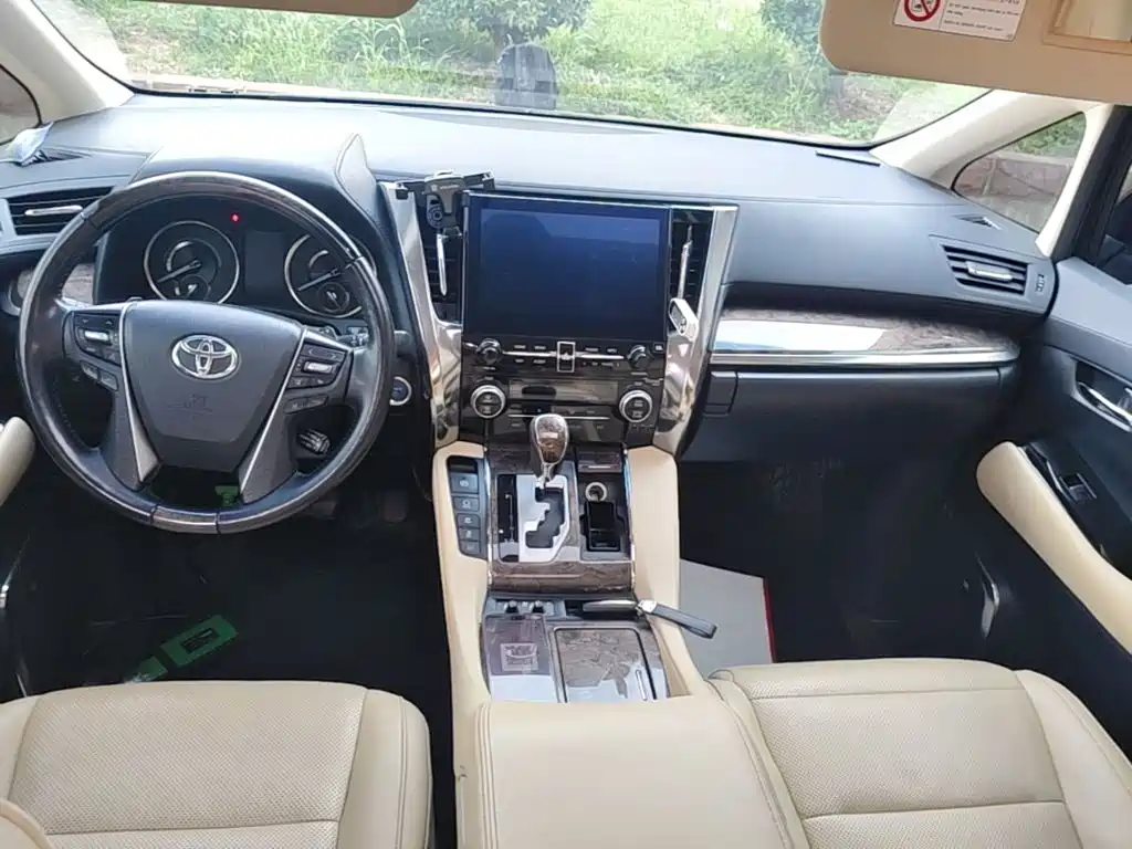 Toyota Vellfire 2023 2.5L HV Luxury