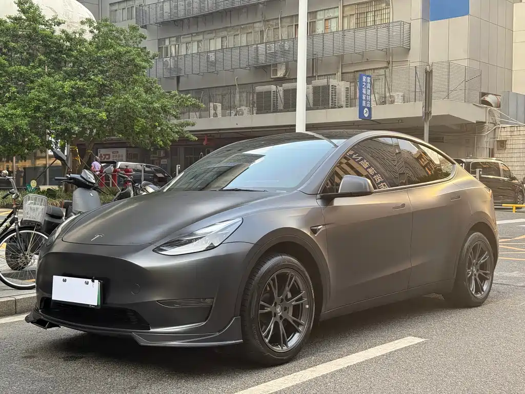Tesla Model Y 2024
