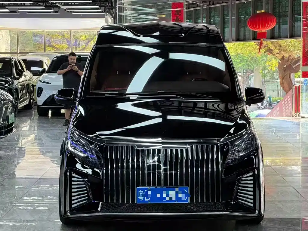 Mercedes-Benz Vito 2023 2.0T 7 мест