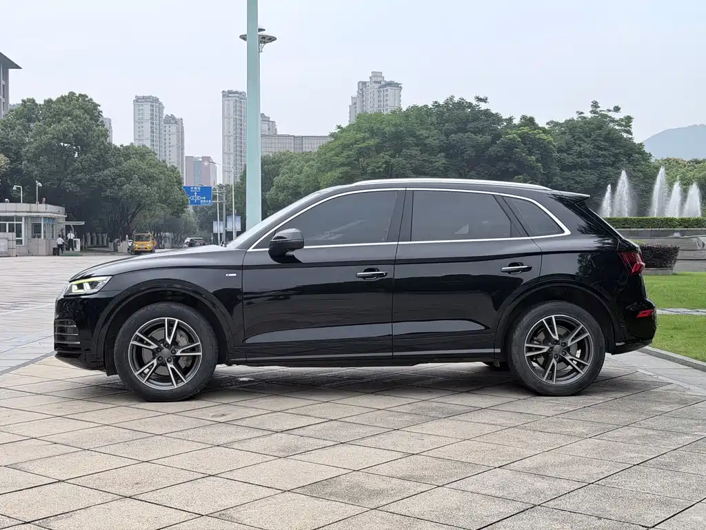 Audi Q5L 2018 40 TFSI Fashion V