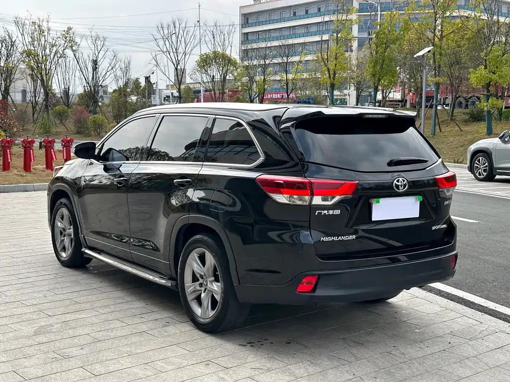 TOYOTA HIGHLANDER