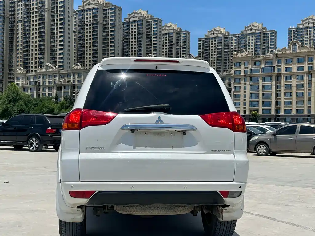 Mitsubishi Pajero Sport — миниатюра 8