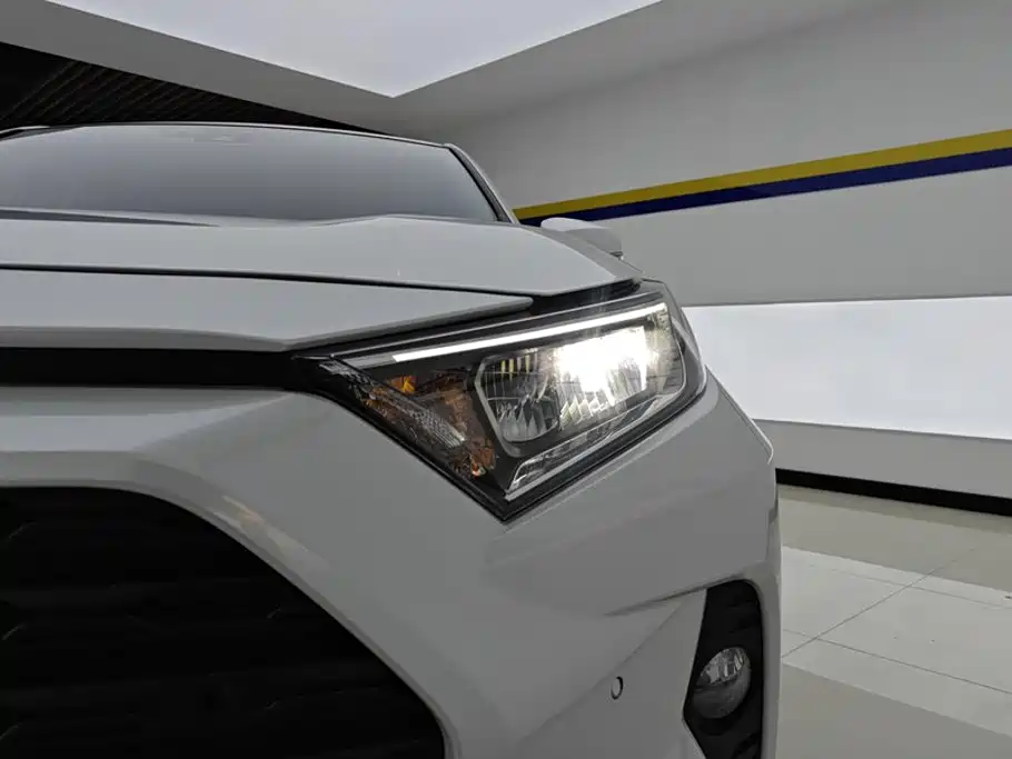 Toyota RAV4 — миниатюра 5