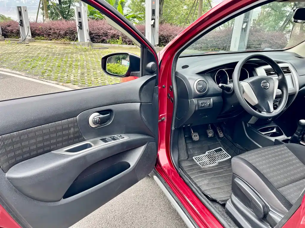 Nissan Livina Dynamic Sharp 1.6XL Manual Comfort Edition, фото 13