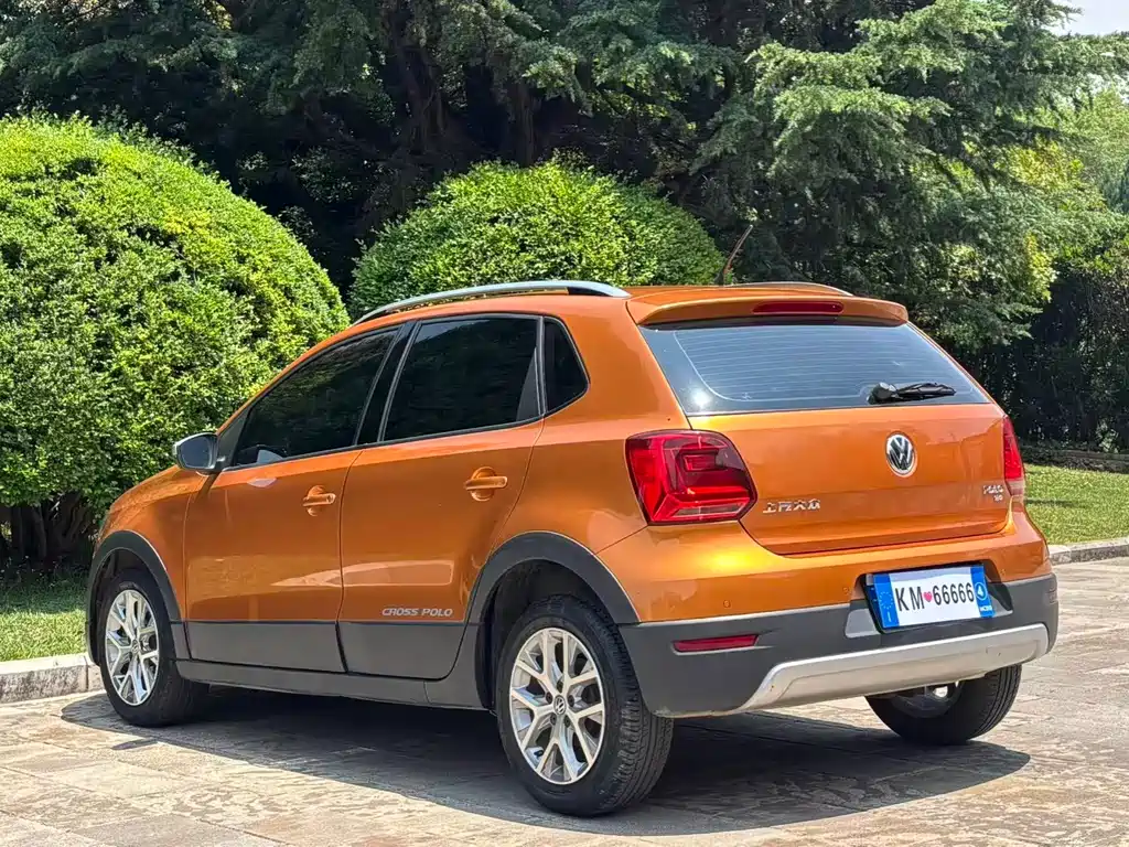 Volkswagen Polo 2018 1.5L Cross Polo AT
