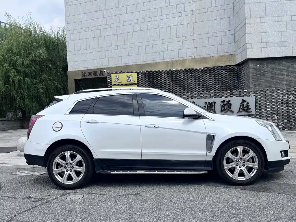 Cadillac SRX — миниатюра 8