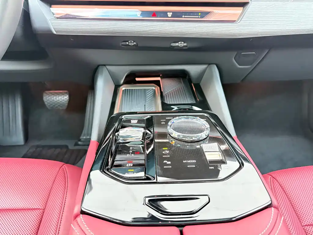 BMW 5 Series — миниатюра 26