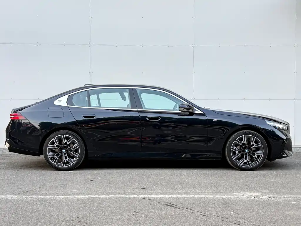 BMW 5 Series — миниатюра 20
