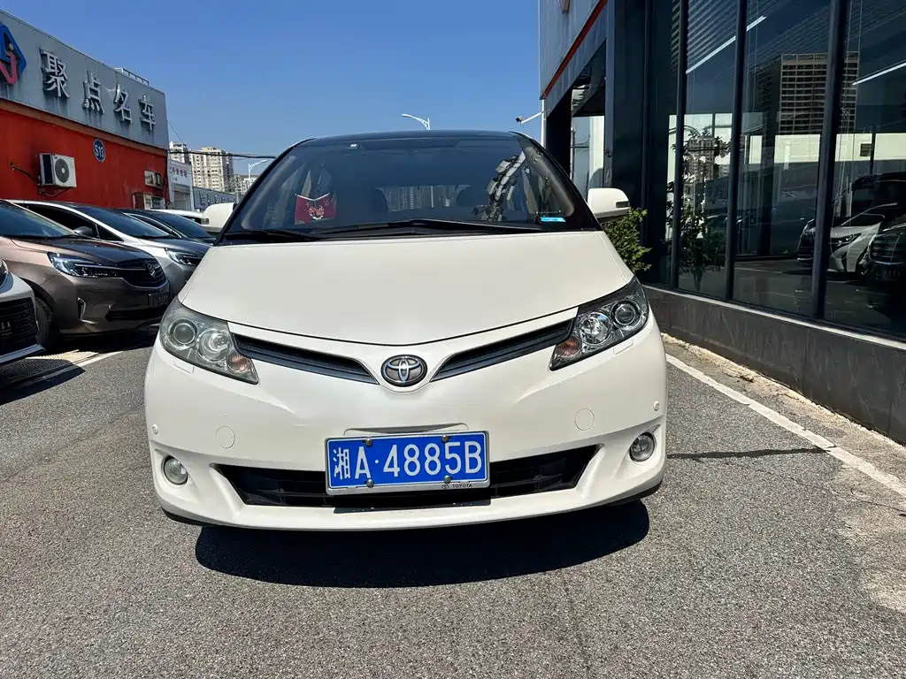 Toyota Previa — миниатюра 2