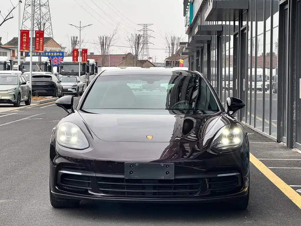 PORSCHE PANAMERA