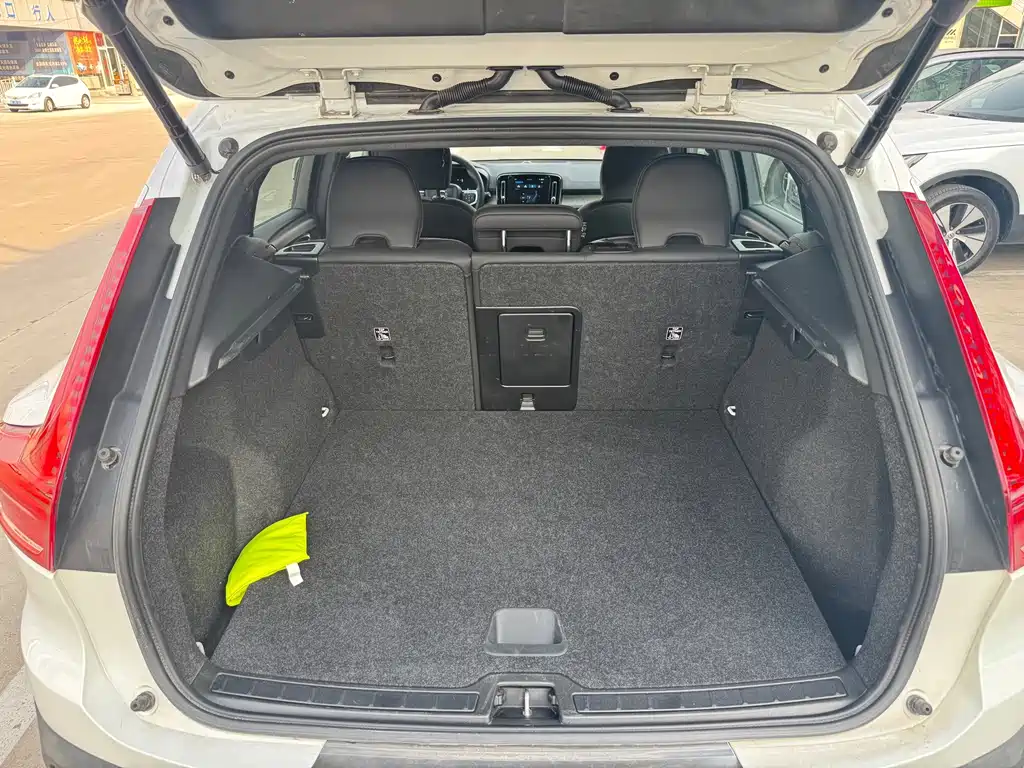Volvo XC40 — миниатюра 11