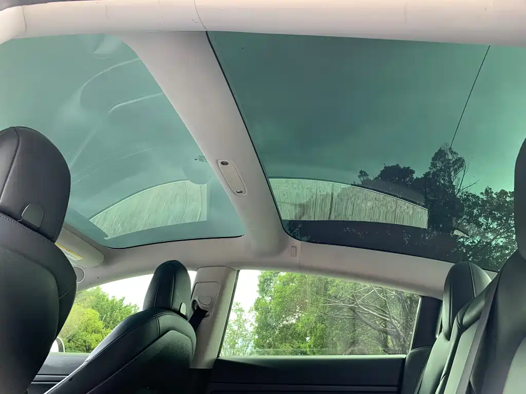 Tesla Model 3 — миниатюра 10