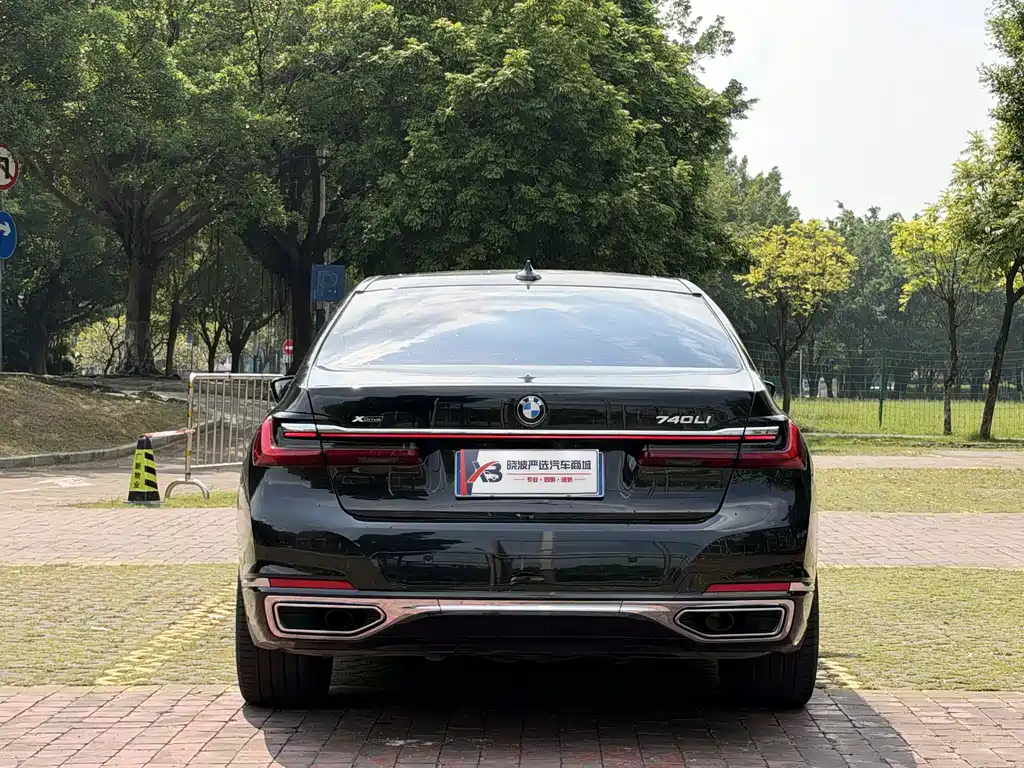 BMW 7 Series — миниатюра 3