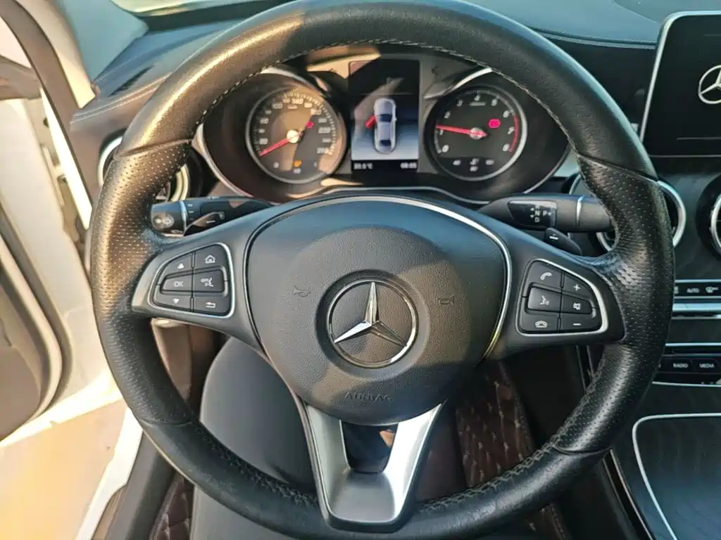 Mercedes-Benz C-Class — миниатюра 11