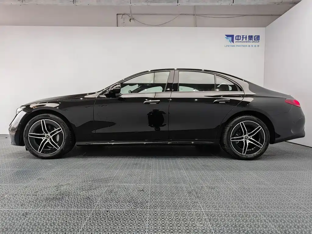 Mercedes-Benz E-Class (Import) — миниатюра 7