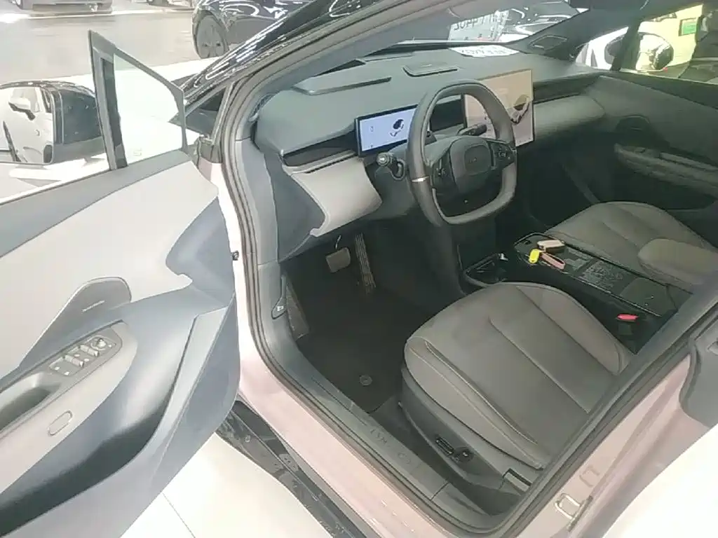 Lynk & Co 20 — миниатюра 16