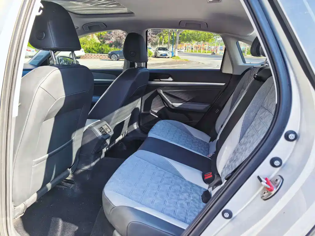 Volkswagen Lavida — миниатюра 5