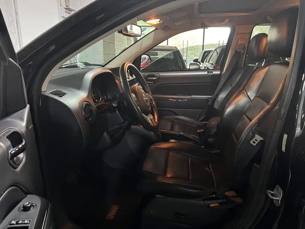 Jeep Compass (Import) — миниатюра 9