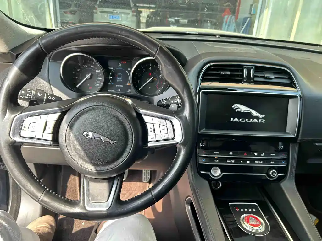 Jaguar F-PACE — миниатюра 8