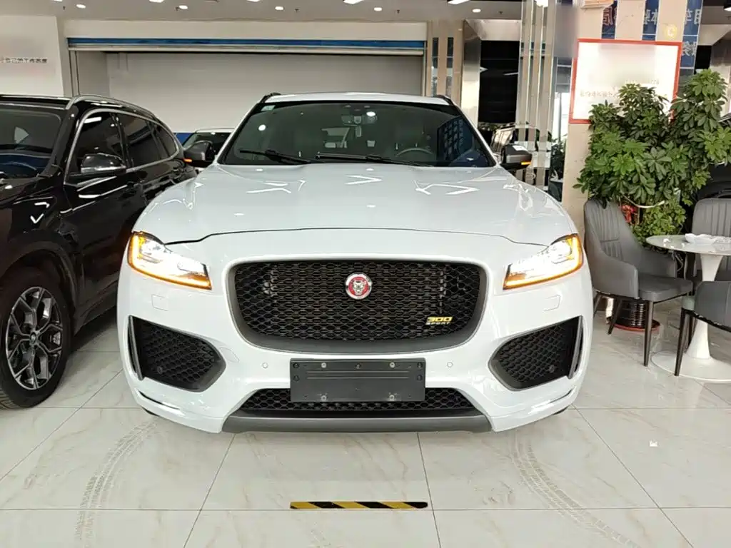 Jaguar F-PACE — миниатюра 3