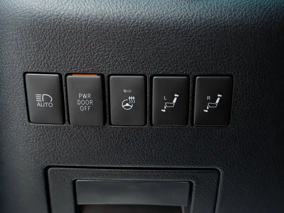 Toyota Alphard — миниатюра 10
