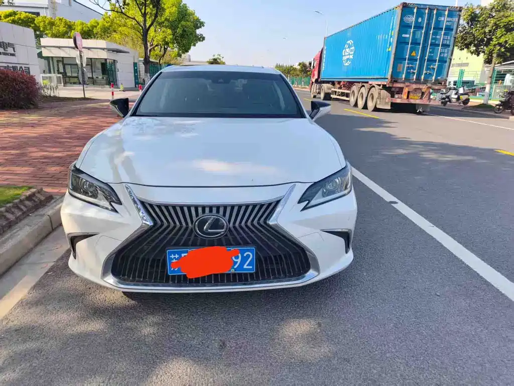 Lexus ES 2018
