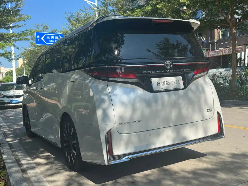 Toyota Vellfire — миниатюра 6