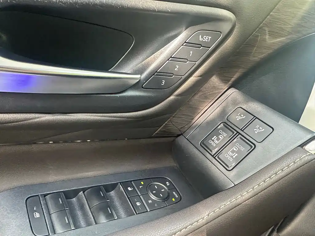 Toyota Vellfire — миниатюра 10