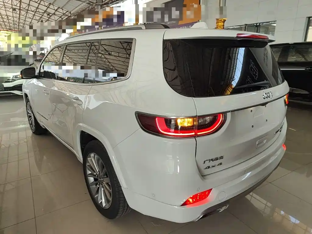 Jeep Grand Commander — миниатюра 5