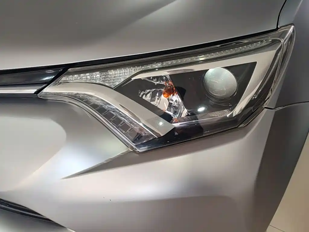 Toyota RAV4 — миниатюра 24