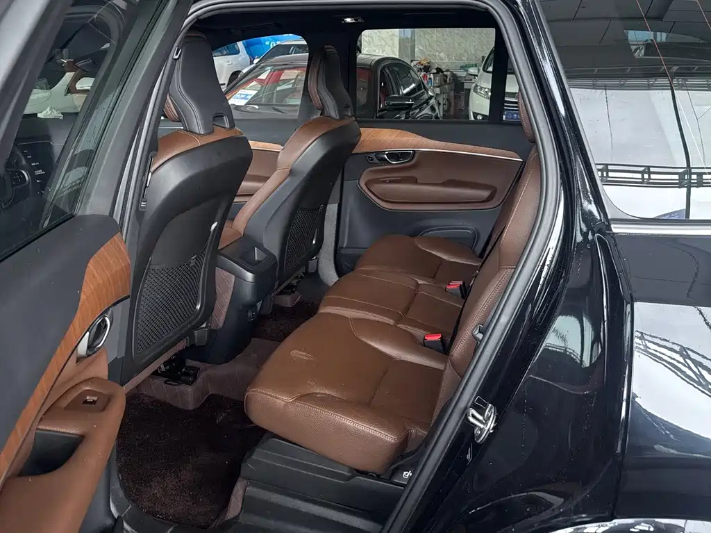 Volvo XC90 — миниатюра 8