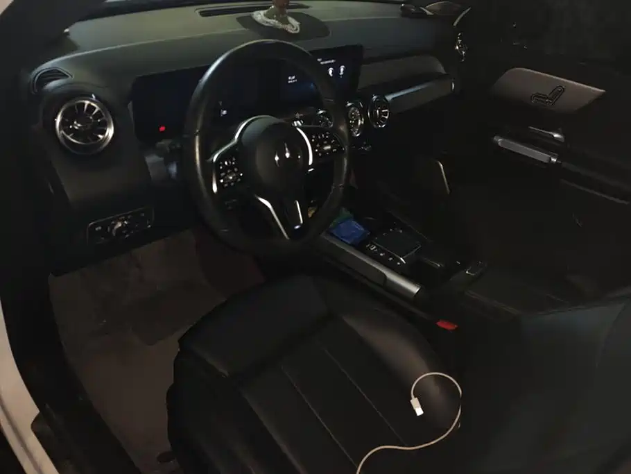 Mercedes-Benz GLB — миниатюра 12