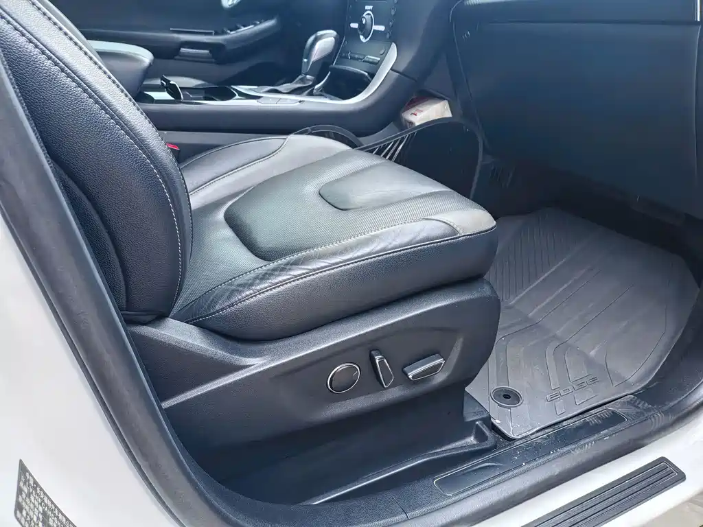 Ford Edge — миниатюра 13