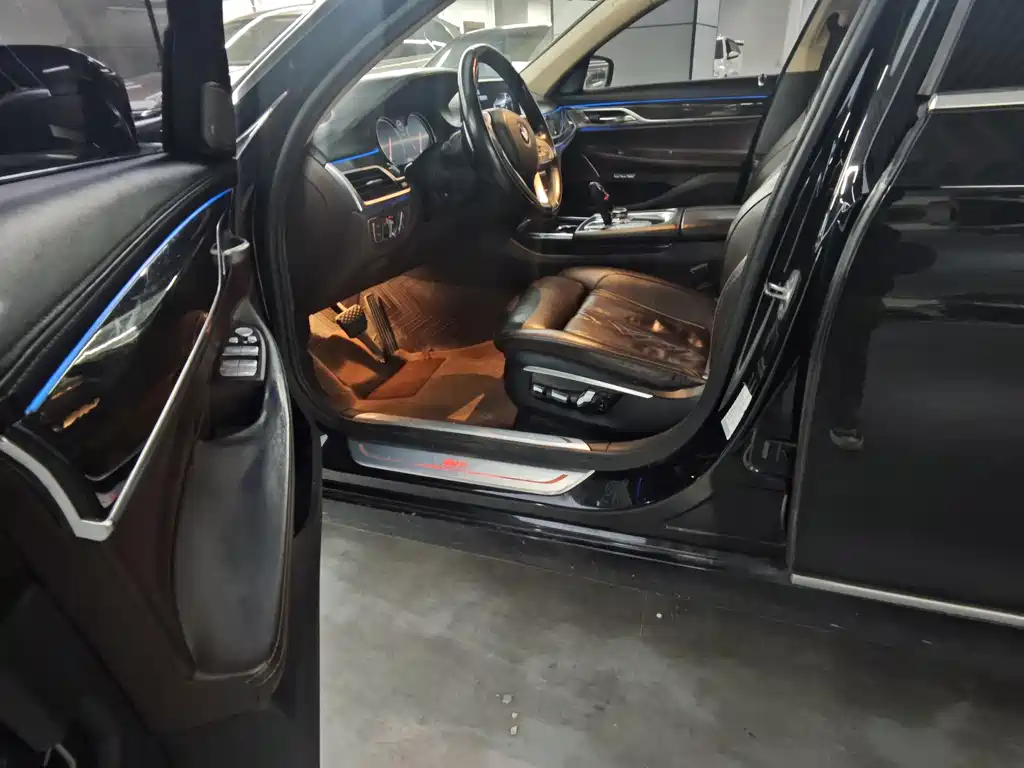 BMW 7 Series — миниатюра 3