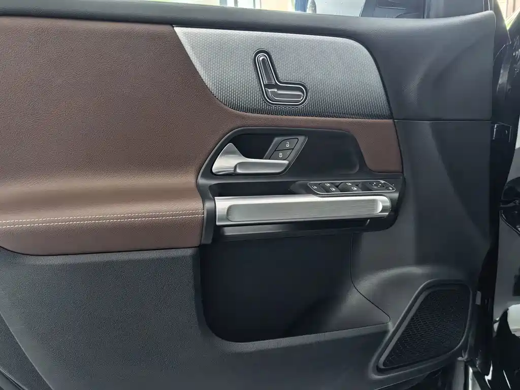 Mercedes-Benz GLB — миниатюра 11