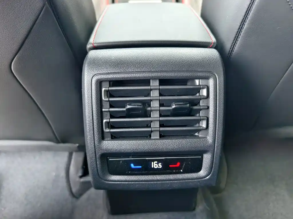 Volkswagen Golf GTI — миниатюра 22