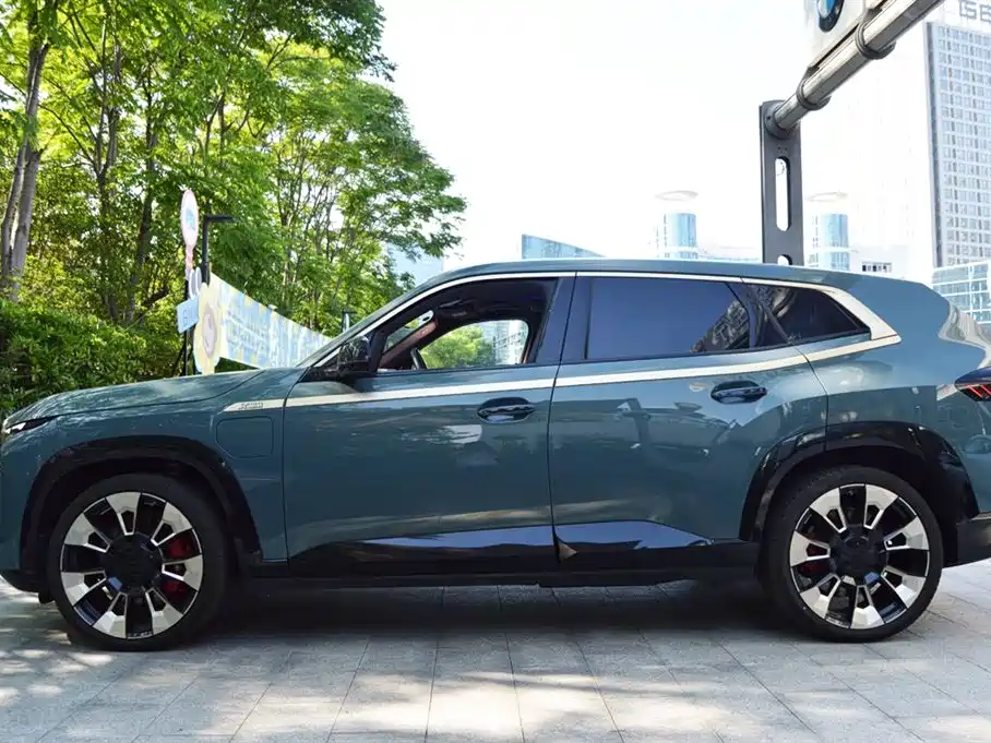 BMW XM — миниатюра 2