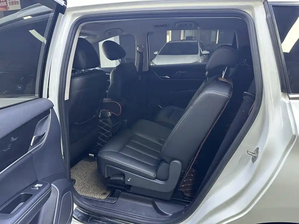 BYD MAX — миниатюра 4