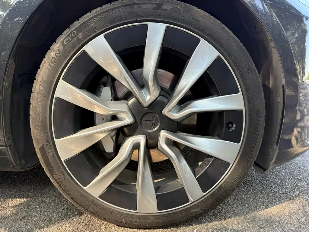 Tesla Model 3 — миниатюра 9