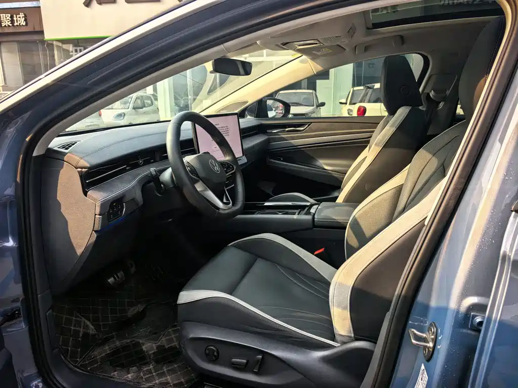 VOLKSWAGEN ID.7 VIZZION