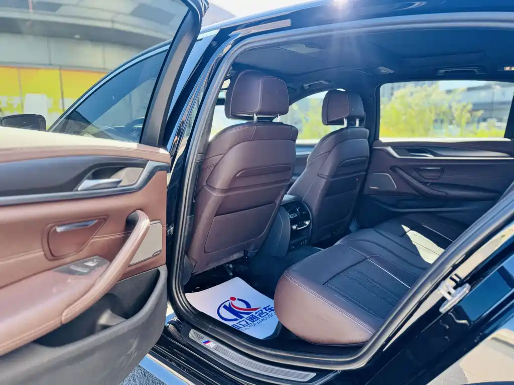 BMW 5 Series New Energy — миниатюра 6
