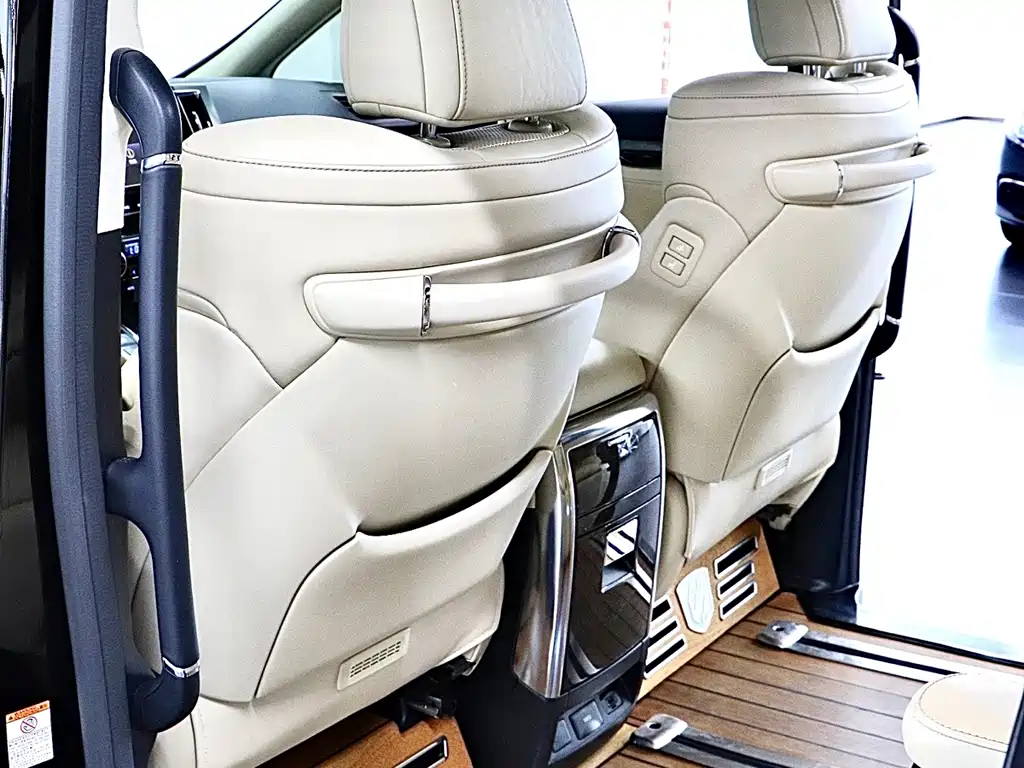 Toyota Alphard — миниатюра 13
