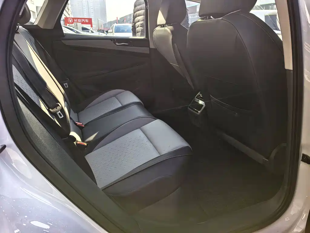 VOLKSWAGEN ID.7 VIZZION