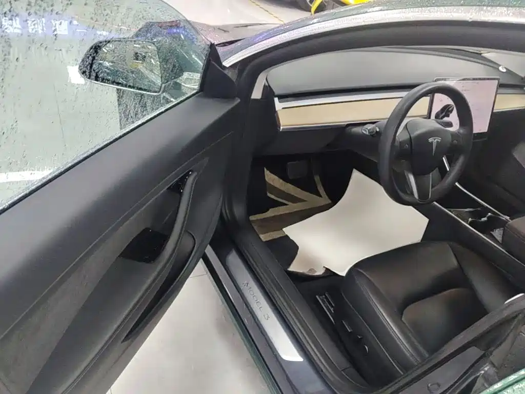 Tesla Model 3 — миниатюра 16