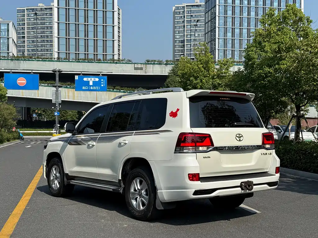 Toyota Land Cruiser — миниатюра 7