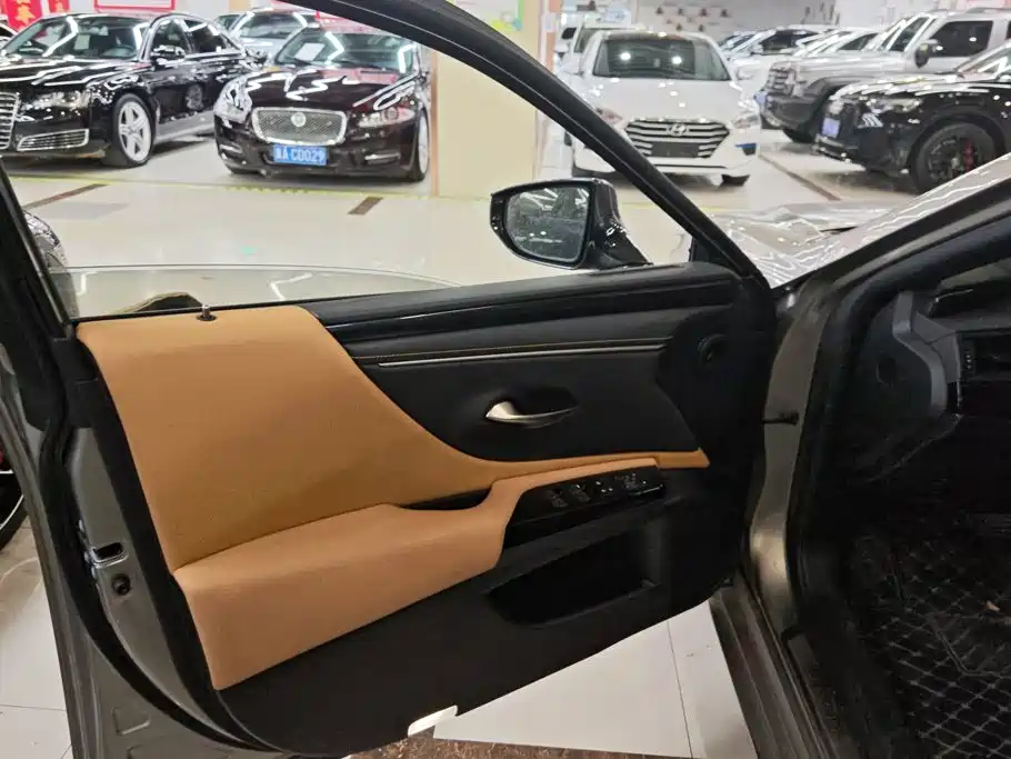Lexus ES — миниатюра 7