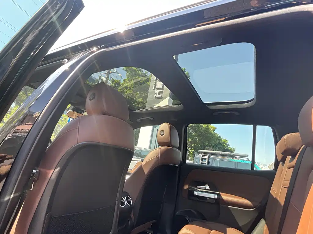 Mercedes-Benz GLB — миниатюра 17